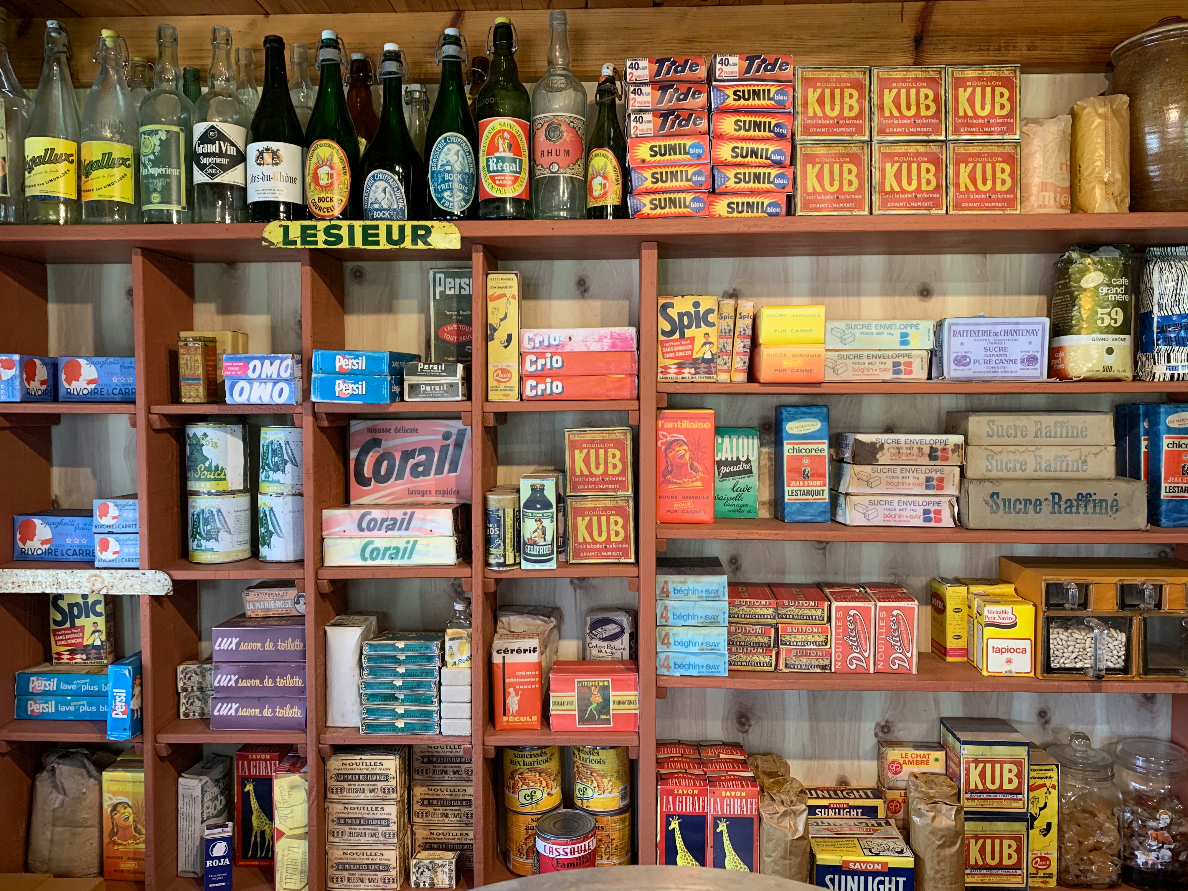 Organisiertes Regal